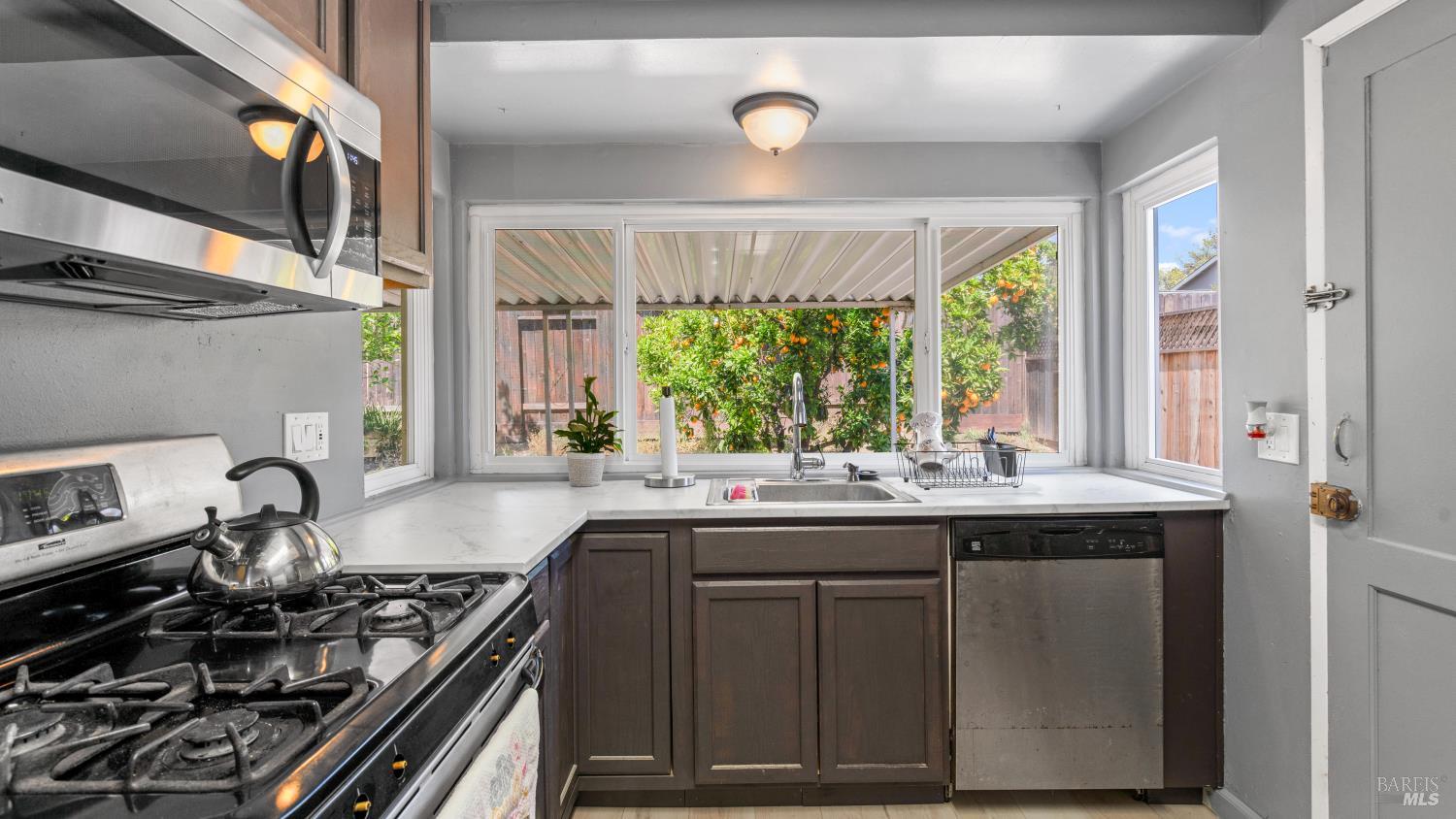 Detail Gallery Image 15 of 37 For 2571 Sunrise Dr, Fairfield,  CA 94533 - 4 Beds | 2 Baths