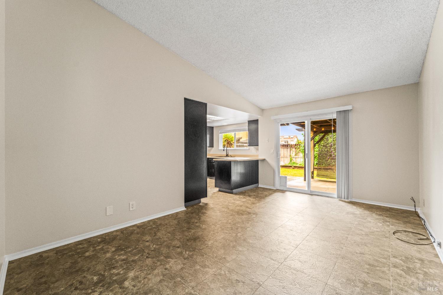 Detail Gallery Image 14 of 39 For 790 Arbor Oaks Dr, Vacaville,  CA 95687 - 4 Beds | 2 Baths