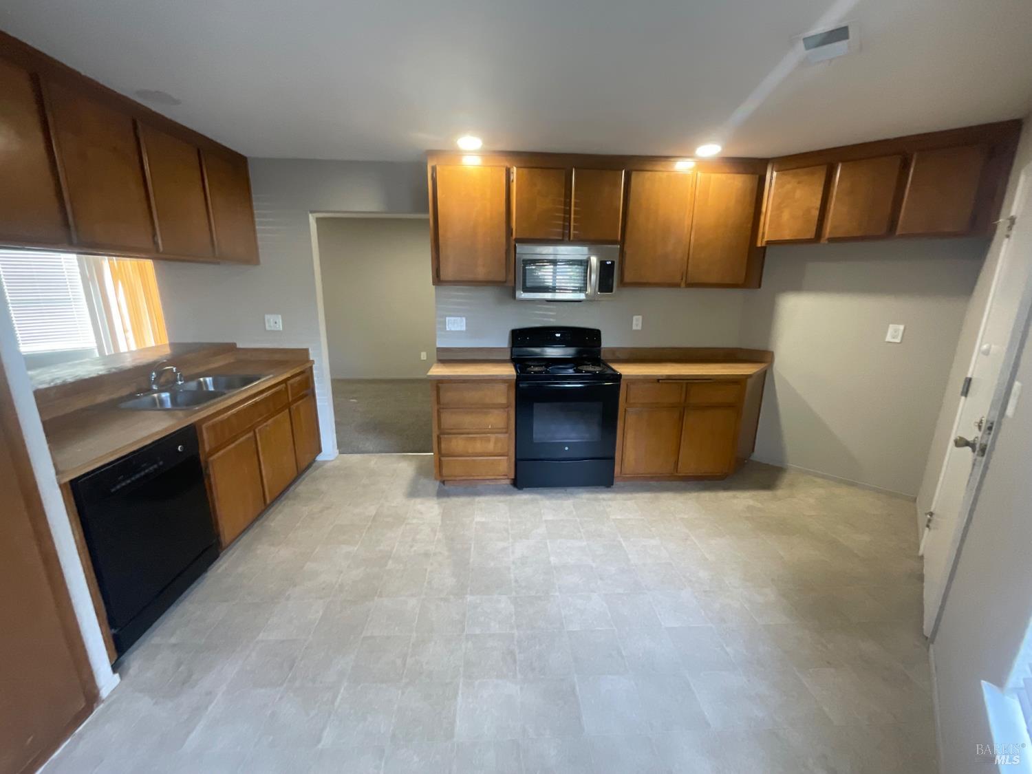 Detail Gallery Image 2 of 14 For 1454 Monitor Ave, Suisun City,  CA 94585 - 3 Beds | 2 Baths