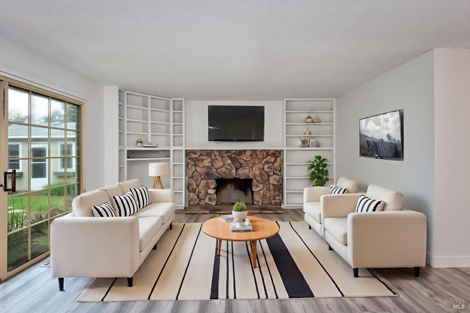 Detail Gallery Image 2 of 37 For 2158 Rivera Dr, Santa Rosa,  CA 95409 - 3 Beds | 2 Baths