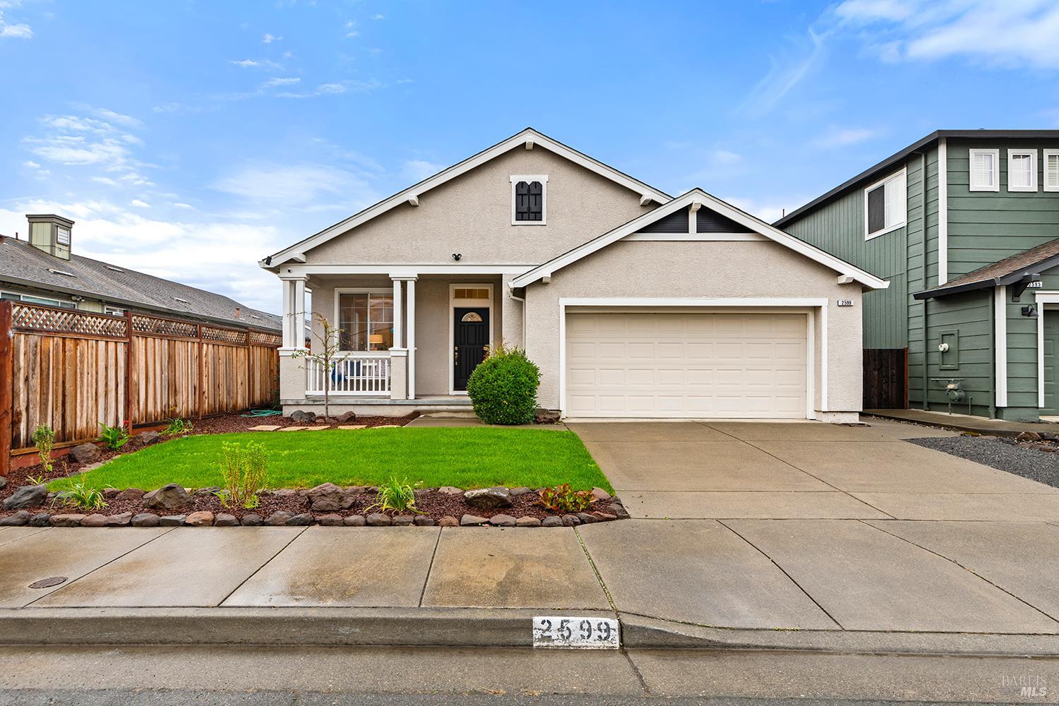 Detail Gallery Image 2 of 34 For 2599 Silver Spur Dr, Santa Rosa,  CA 95407 - 3 Beds | 2 Baths