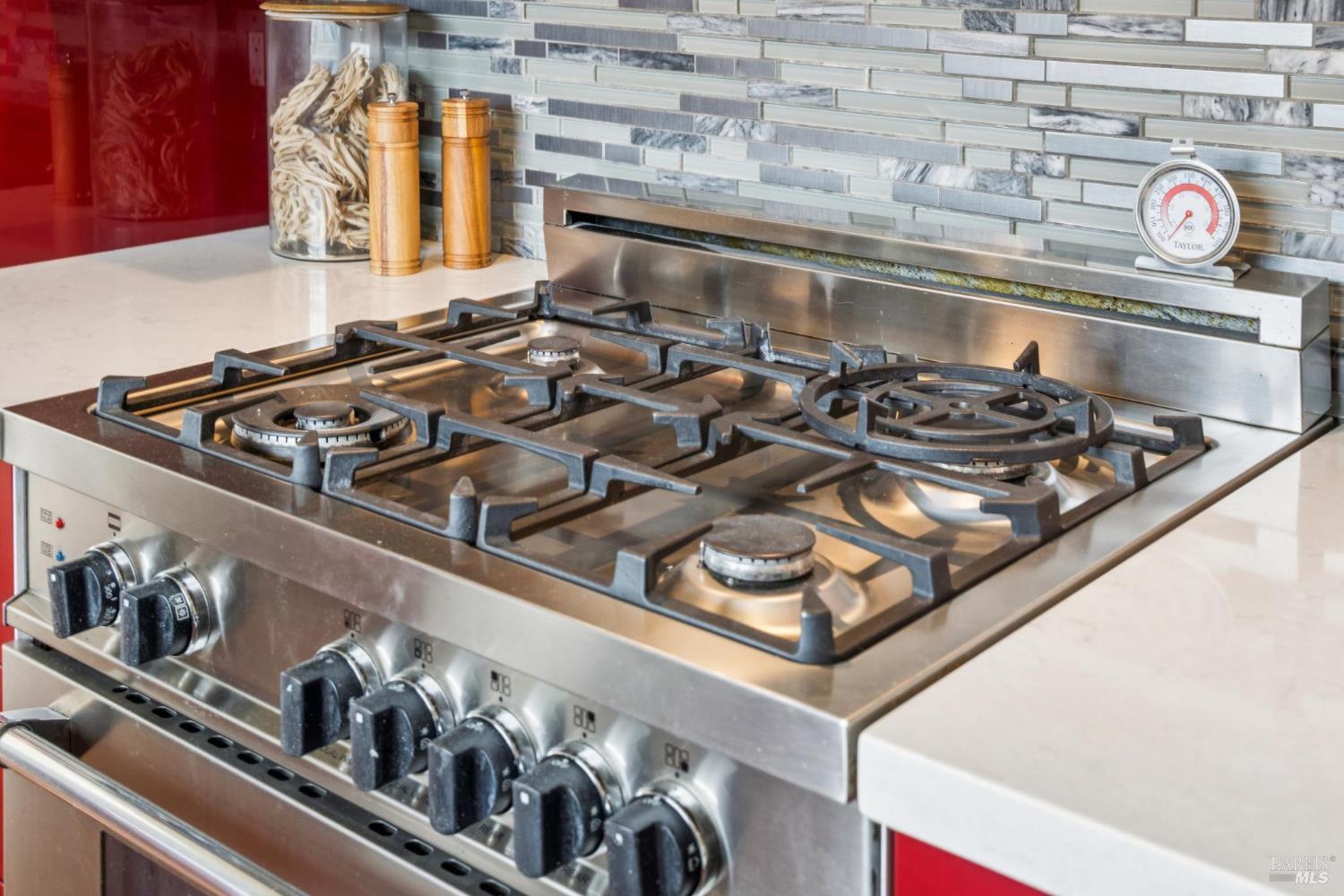 Detail Gallery Image 16 of 52 For 20 Porto Bello Dr, San Rafael,  CA 94901 - 2 Beds | 2 Baths