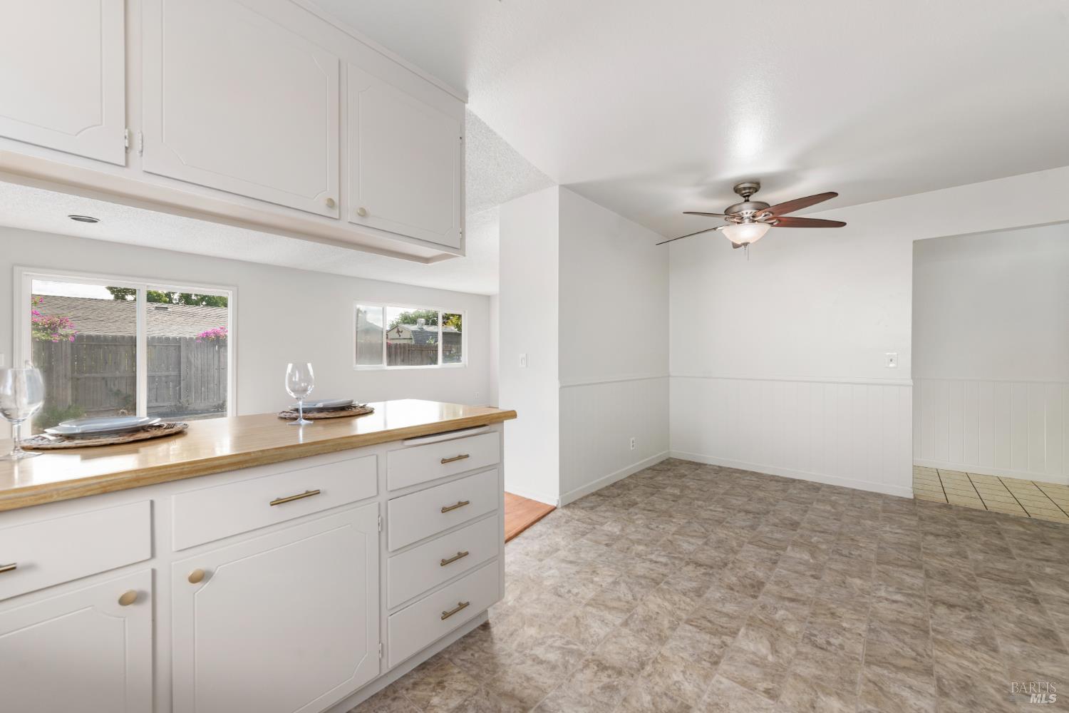 Detail Gallery Image 2 of 44 For 190 Fairview Dr, Vacaville,  CA 95687 - 4 Beds | 2 Baths