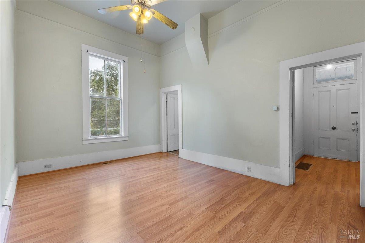 Detail Gallery Image 9 of 40 For 199 W Matheson St, Healdsburg,  CA 95448 - 3 Beds | 1 Baths