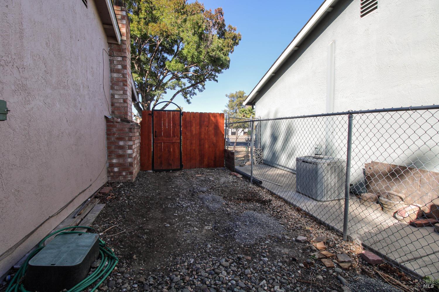 Detail Gallery Image 19 of 21 For 357 Colonial Cir, Vacaville,  CA 95687 - 2 Beds | 1 Baths