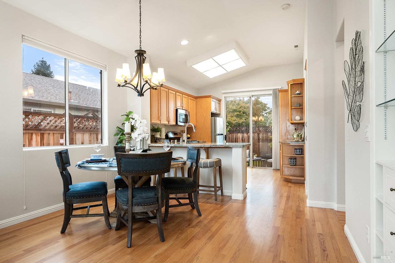 Detail Gallery Image 10 of 34 For 2599 Silver Spur Dr, Santa Rosa,  CA 95407 - 3 Beds | 2 Baths