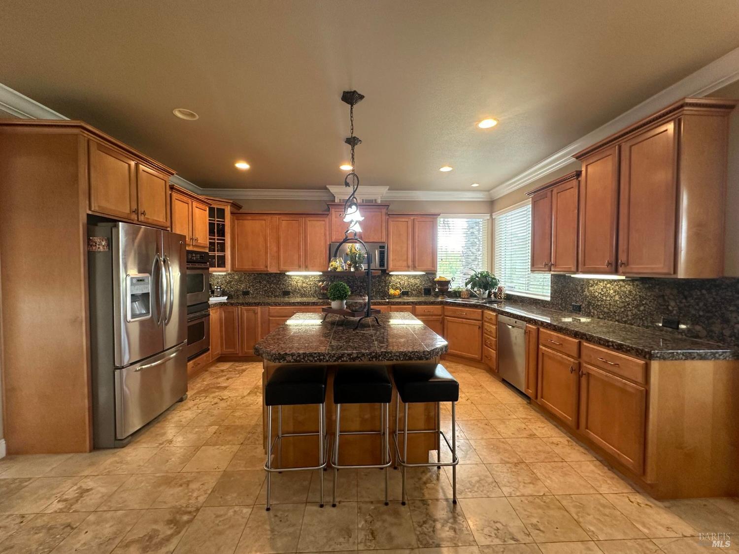 Detail Gallery Image 5 of 20 For 6260 Carmel Dr, Redding,  CA 96003 - 4 Beds | 2/1 Baths