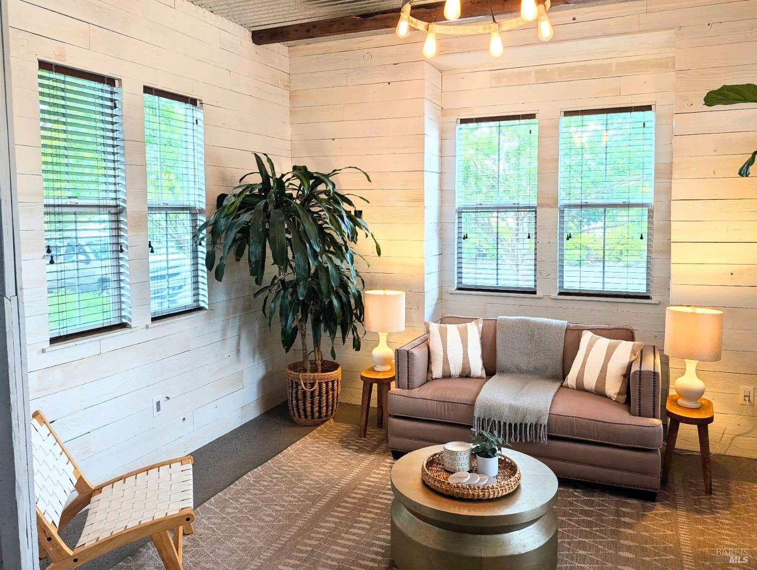 Detail Gallery Image 9 of 41 For 1694 Southridge Dr, Petaluma,  CA 94954 - 4 Beds | 2/1 Baths