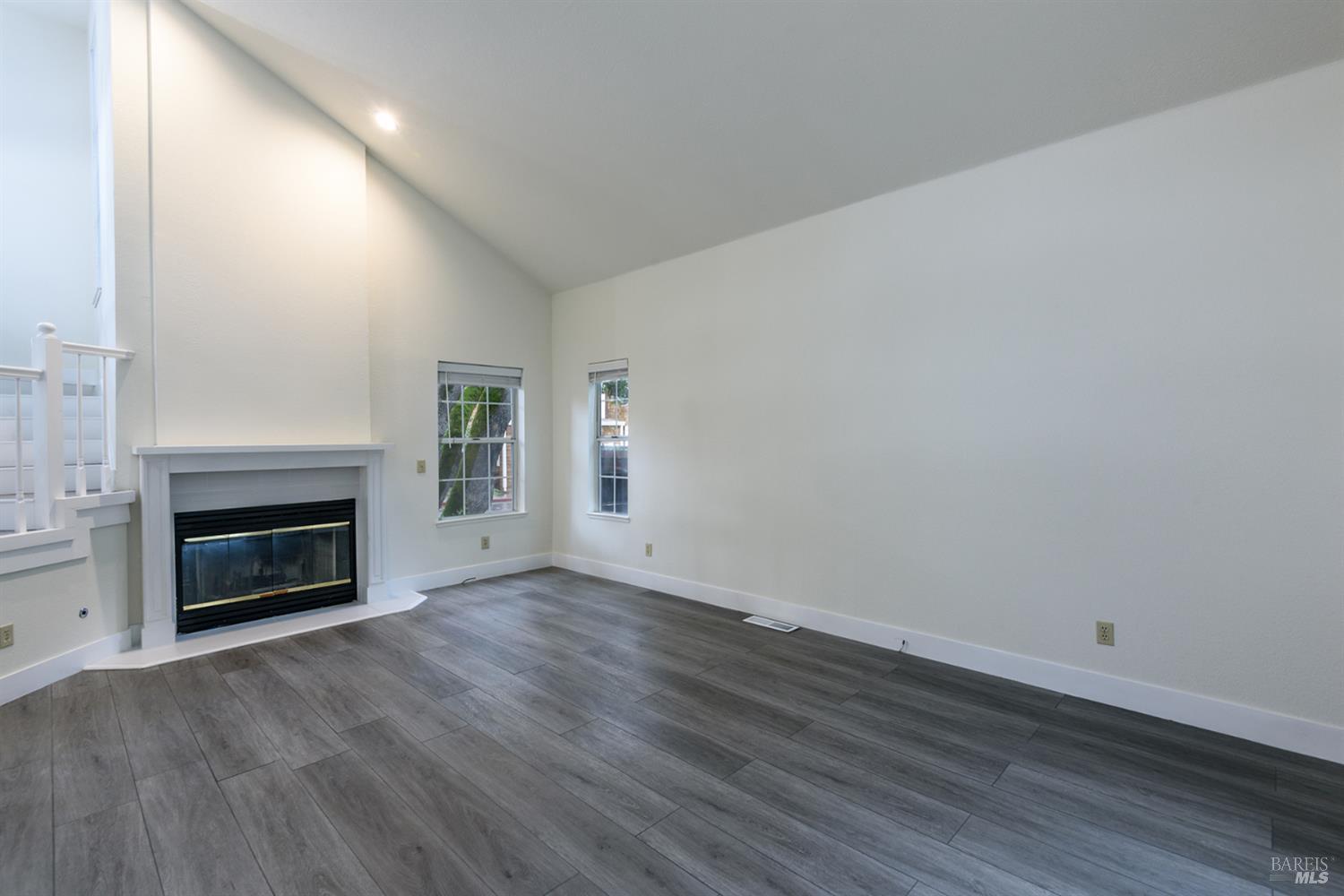 Detail Gallery Image 8 of 38 For 2647 Lago Oaks Dr, Santa Rosa,  CA 95405 - 4 Beds | 2/1 Baths