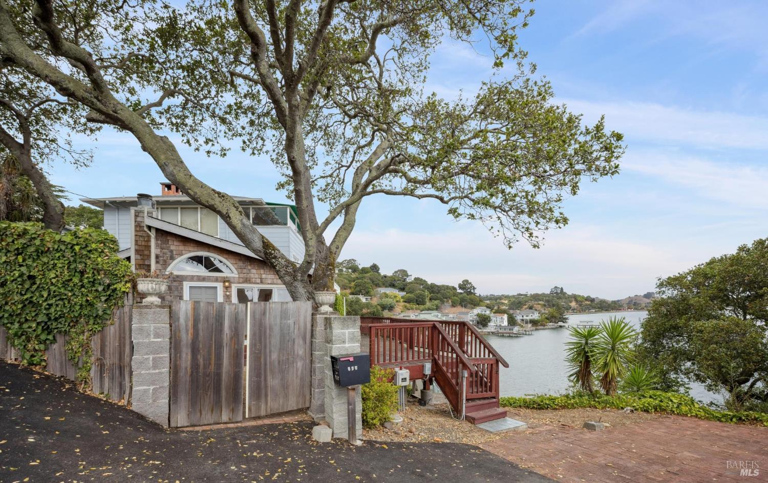 Detail Gallery Image 2 of 27 For 177 Oak Dr, San Rafael,  CA 94901 - 1 Beds | 1 Baths