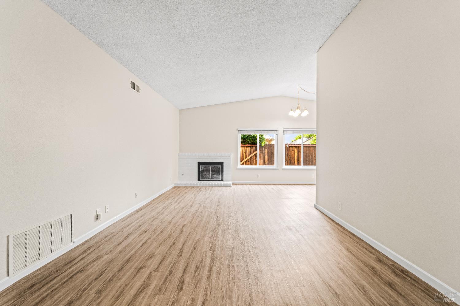 Detail Gallery Image 5 of 39 For 790 Arbor Oaks Dr, Vacaville,  CA 95687 - 4 Beds | 2 Baths