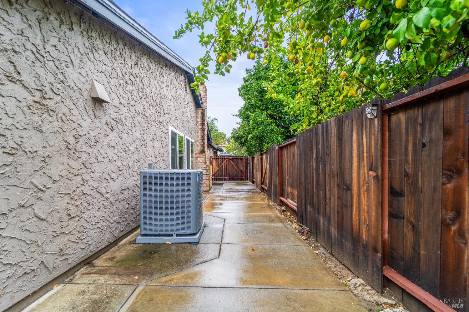 Detail Gallery Image 32 of 39 For 790 Arbor Oaks Dr, Vacaville,  CA 95687 - 4 Beds | 2 Baths