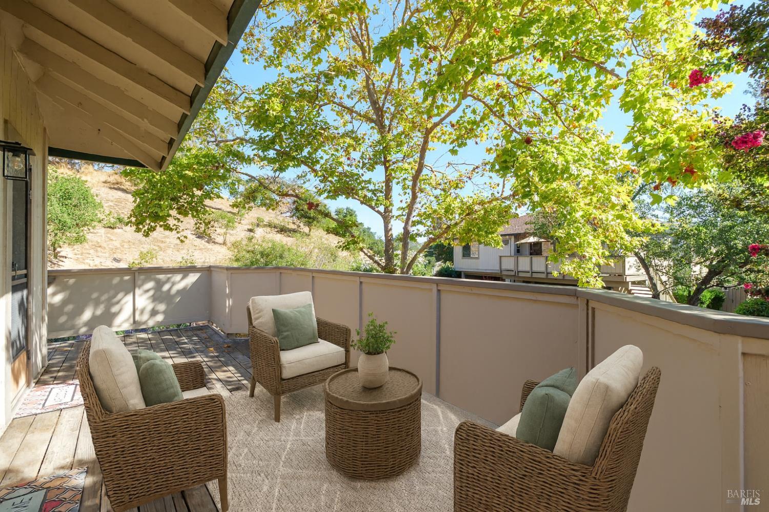 Detail Gallery Image 2 of 21 For 306 Silvio Ln, Novato,  CA 94947 - 2 Beds | 1 Baths