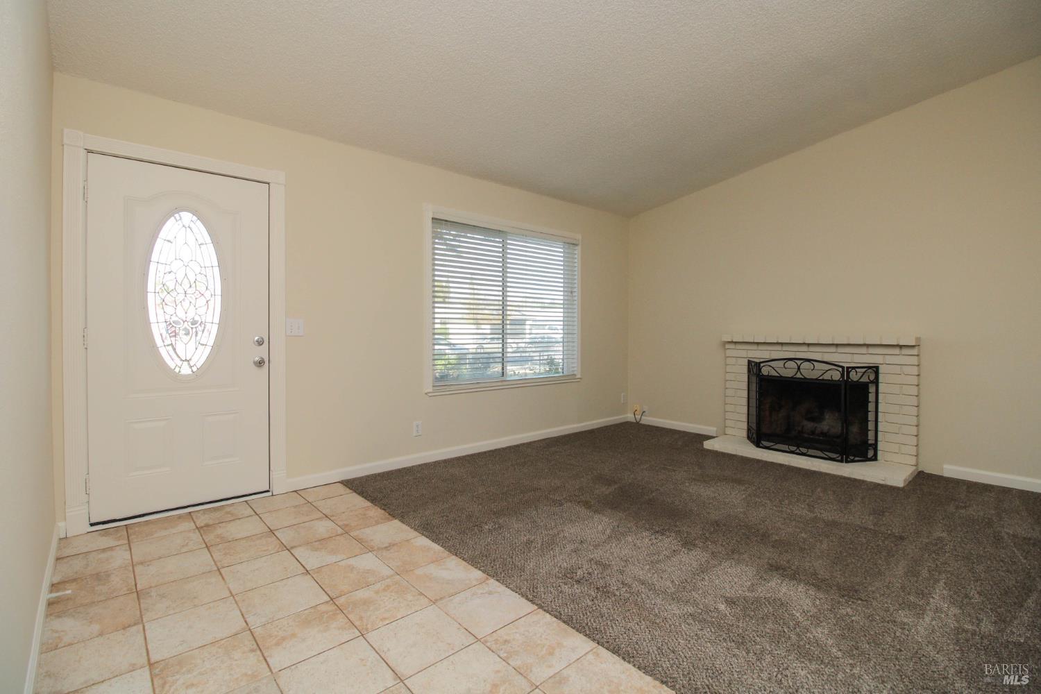 Detail Gallery Image 3 of 21 For 357 Colonial Cir, Vacaville,  CA 95687 - 2 Beds | 1 Baths