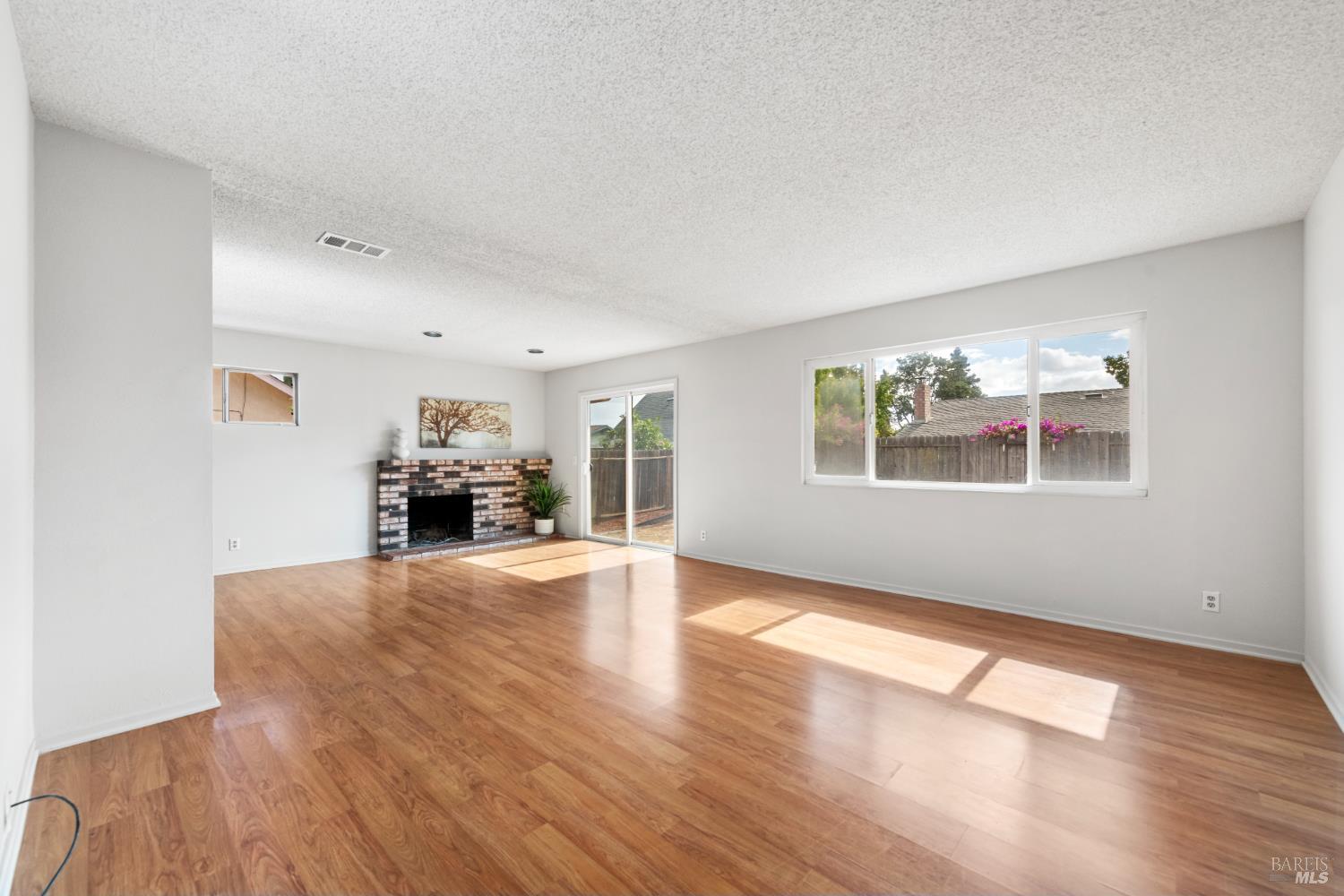 Detail Gallery Image 16 of 44 For 190 Fairview Dr, Vacaville,  CA 95687 - 4 Beds | 2 Baths