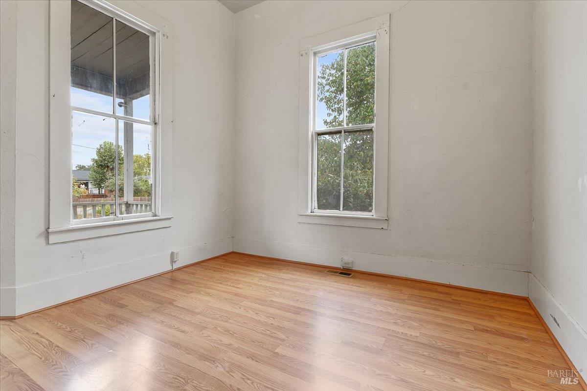 Detail Gallery Image 6 of 40 For 199 W Matheson St, Healdsburg,  CA 95448 - 3 Beds | 1 Baths