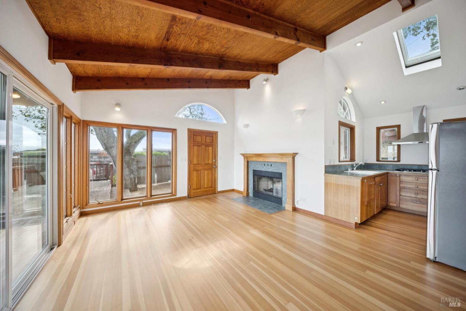 Detail Gallery Image 8 of 27 For 177 Oak Dr, San Rafael,  CA 94901 - 1 Beds | 1 Baths