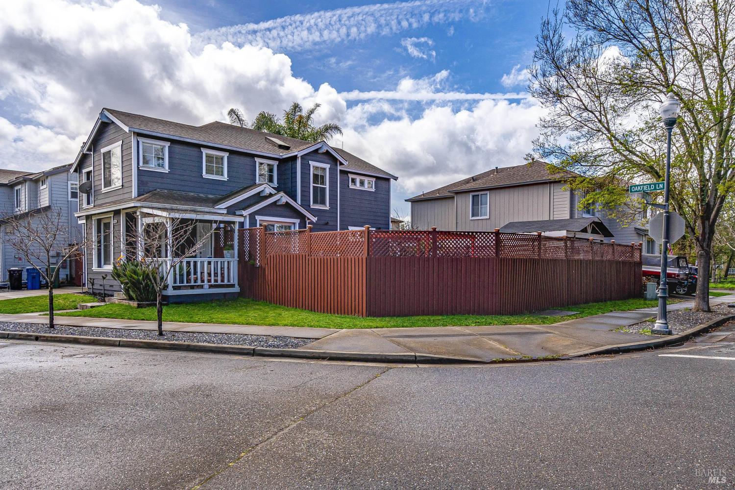 Detail Gallery Image 3 of 34 For 8843 Oakfield Ln, Windsor,  CA 95492 - 3 Beds | 2/1 Baths