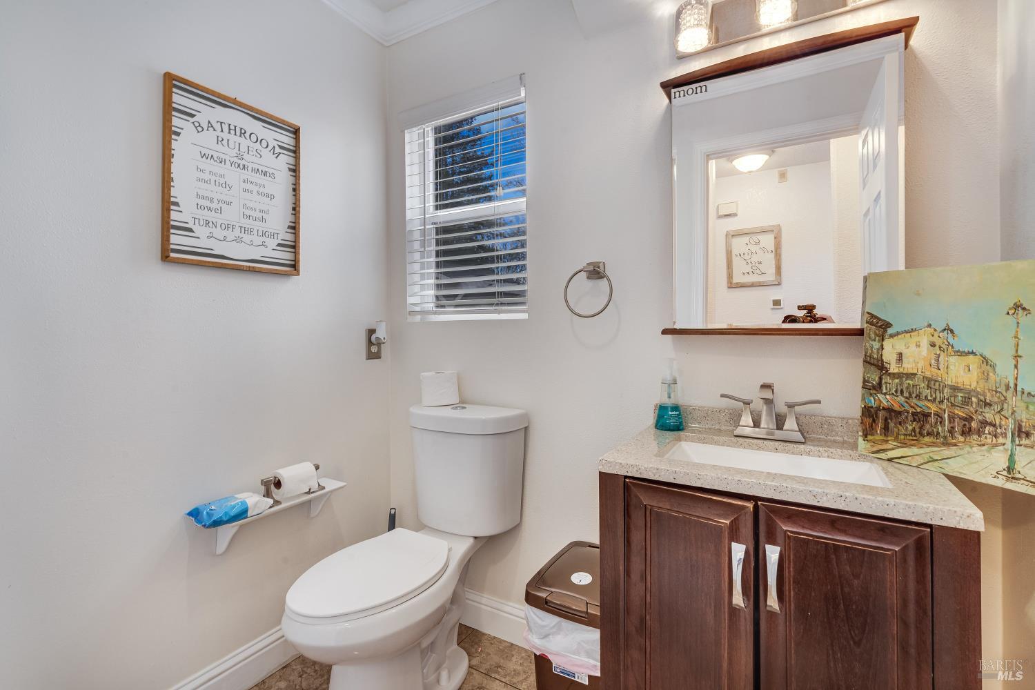 Detail Gallery Image 9 of 34 For 8843 Oakfield Ln, Windsor,  CA 95492 - 3 Beds | 2/1 Baths