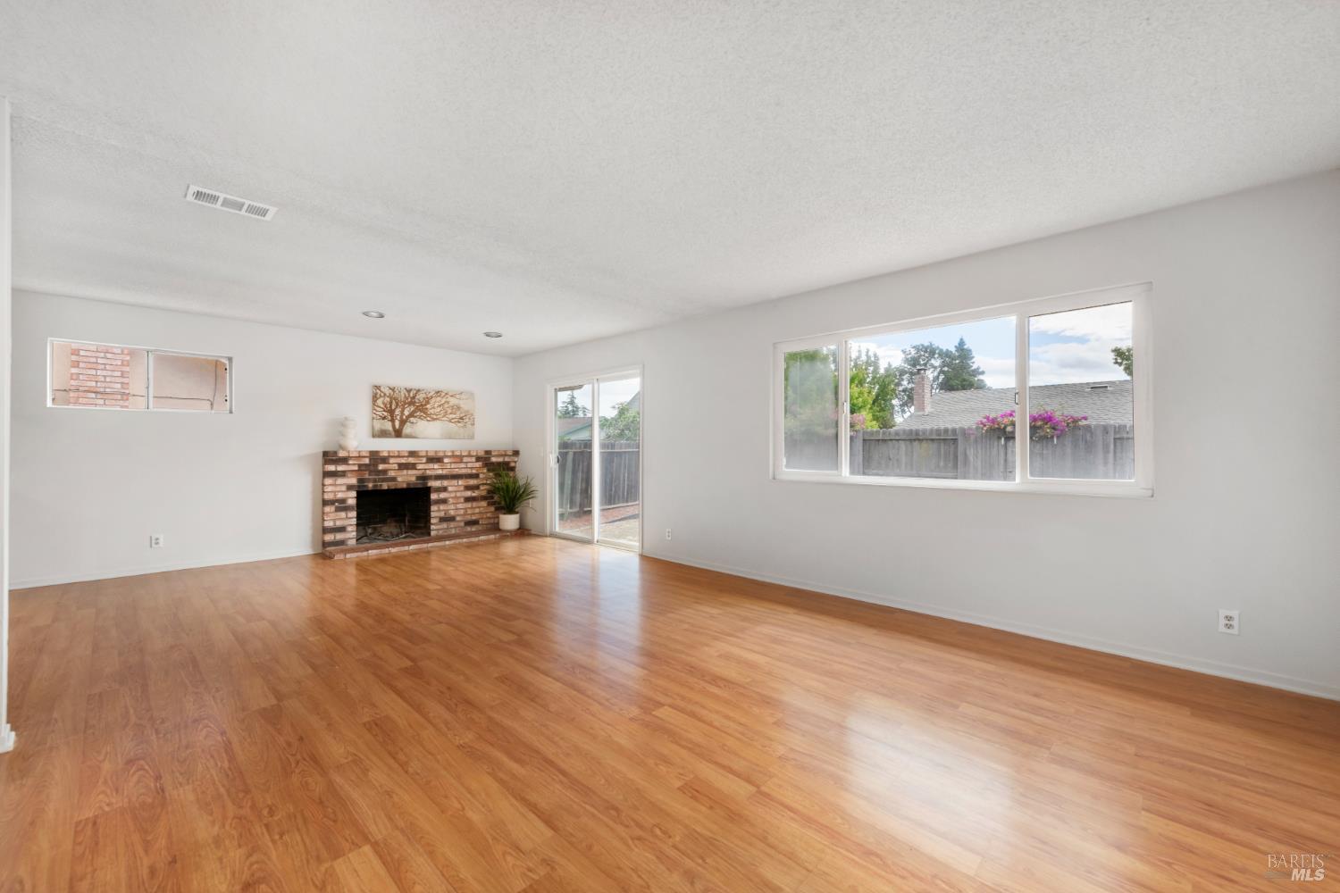 Detail Gallery Image 15 of 44 For 190 Fairview Dr, Vacaville,  CA 95687 - 4 Beds | 2 Baths