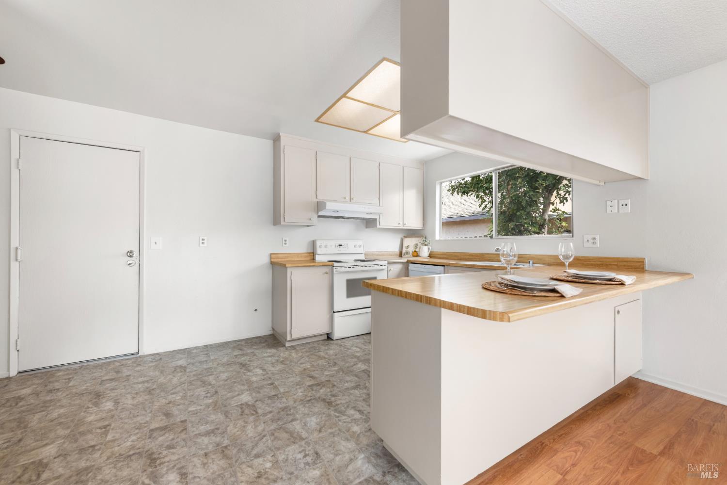 Detail Gallery Image 22 of 44 For 190 Fairview Dr, Vacaville,  CA 95687 - 4 Beds | 2 Baths