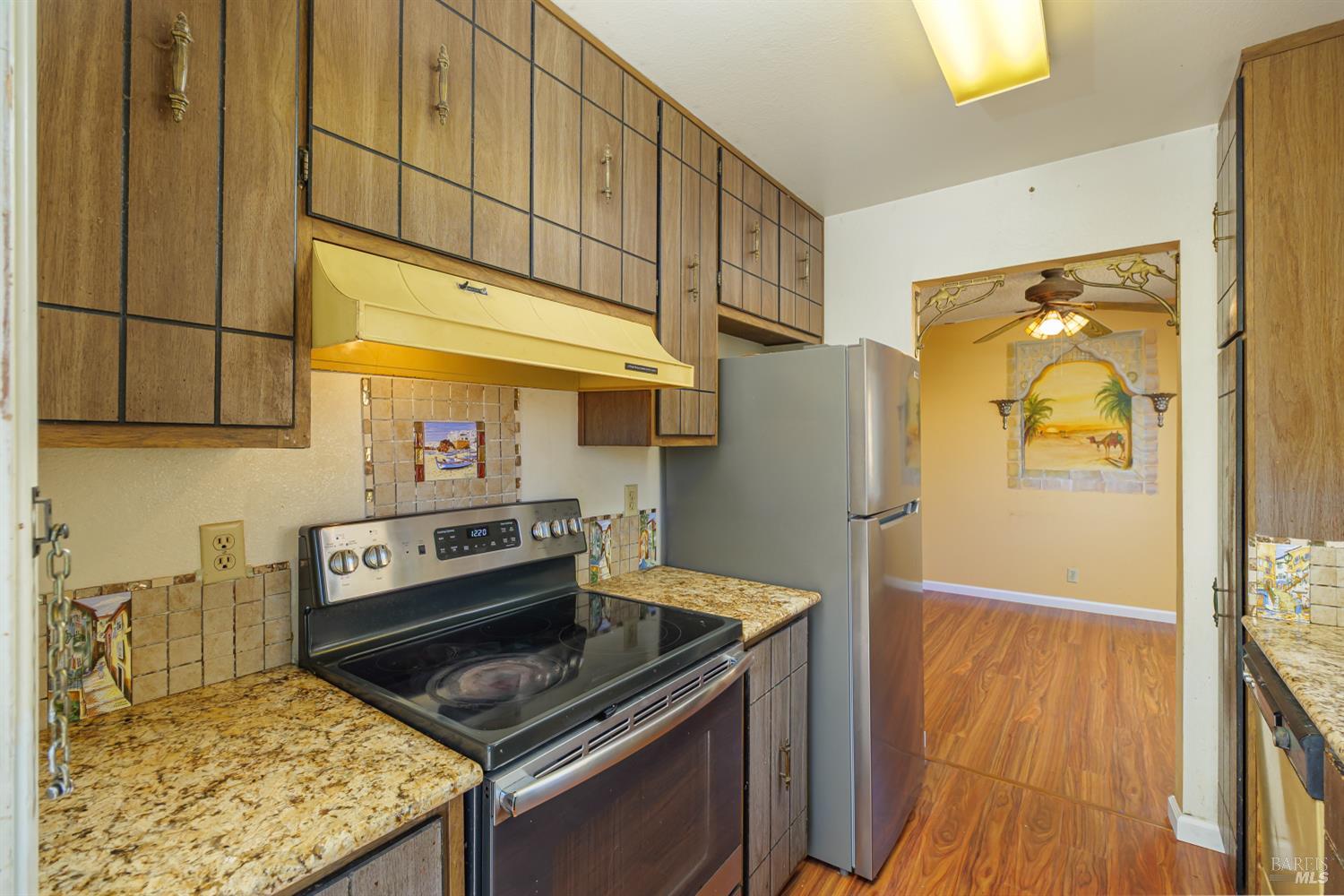Detail Gallery Image 7 of 21 For 306 Silvio Ln, Novato,  CA 94947 - 2 Beds | 1 Baths