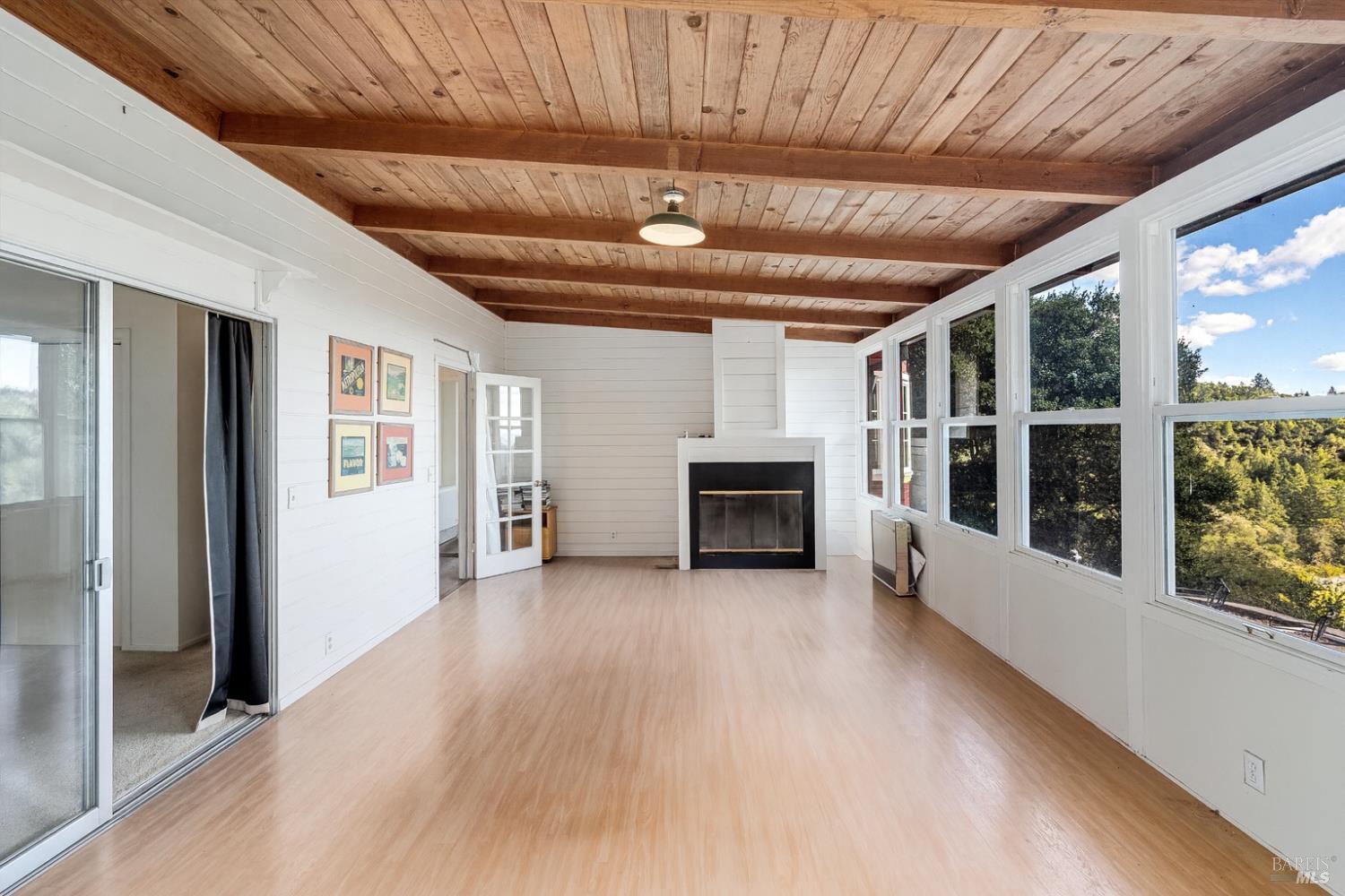 Detail Gallery Image 11 of 42 For 3200 Castle Rd, Sonoma,  CA 95476 - 6 Beds | 4 Baths