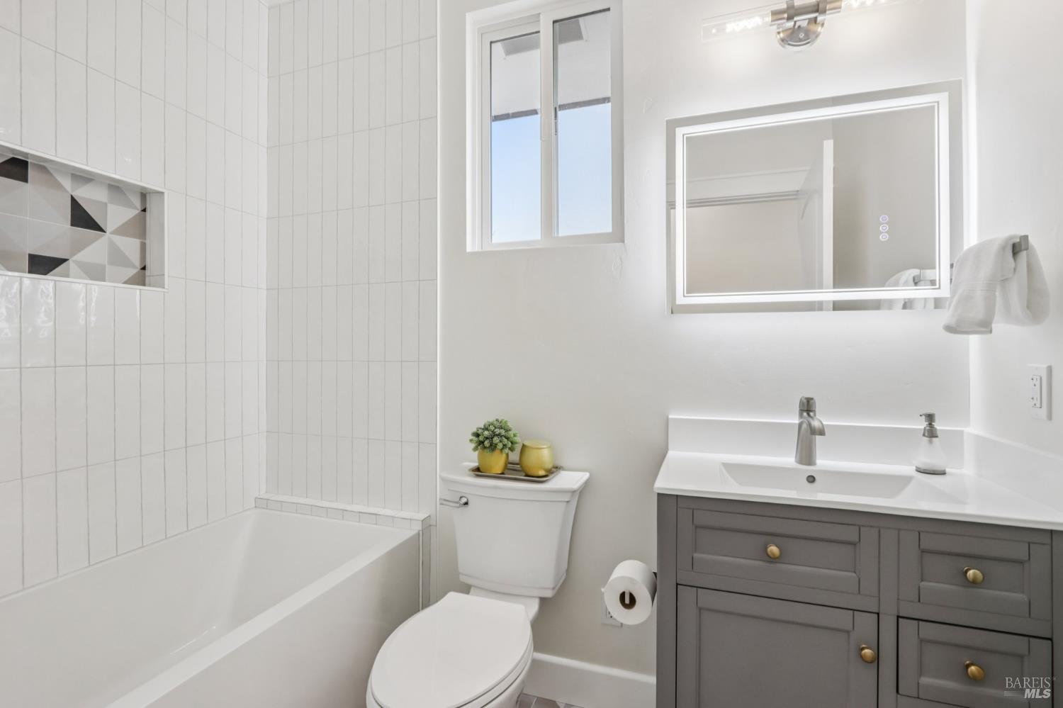 Detail Gallery Image 20 of 31 For 2575 Fremont Dr, Sonoma,  CA 95476 - 2 Beds | 2 Baths