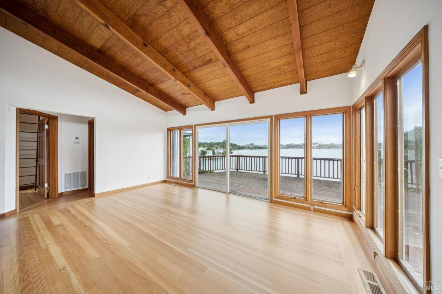 Detail Gallery Image 4 of 27 For 177 Oak Dr, San Rafael,  CA 94901 - 1 Beds | 1 Baths