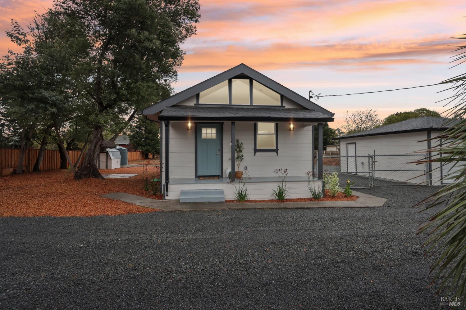 Detail Gallery Image 2 of 31 For 2575 Fremont Dr, Sonoma,  CA 95476 - 2 Beds | 2 Baths