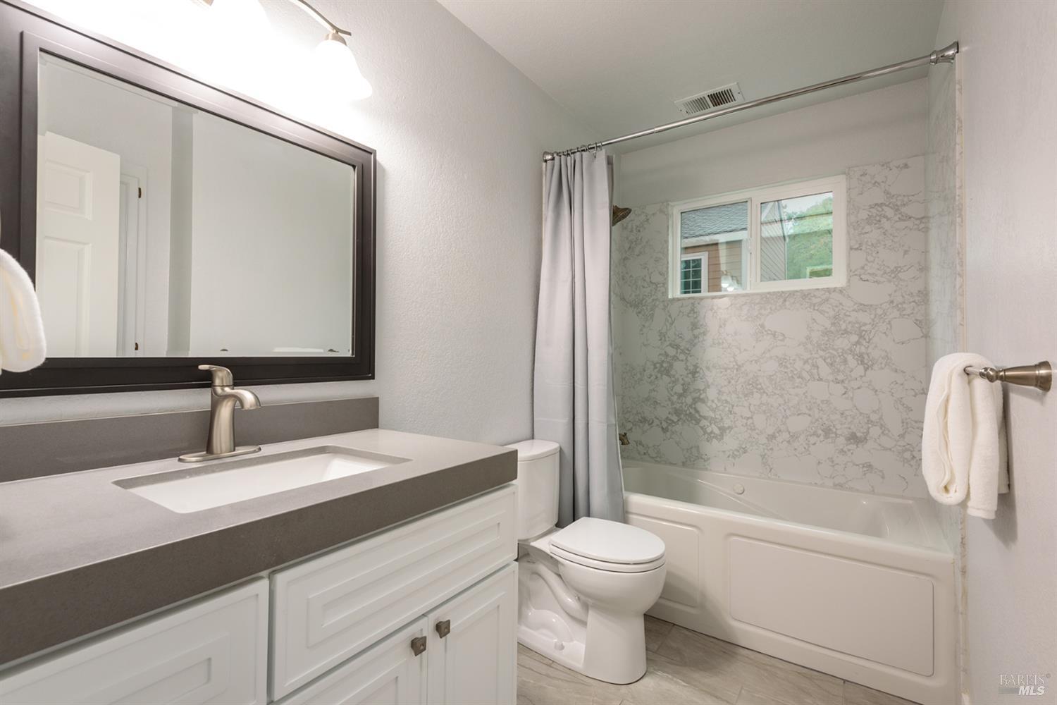 Detail Gallery Image 16 of 38 For 2647 Lago Oaks Dr, Santa Rosa,  CA 95405 - 4 Beds | 2/1 Baths