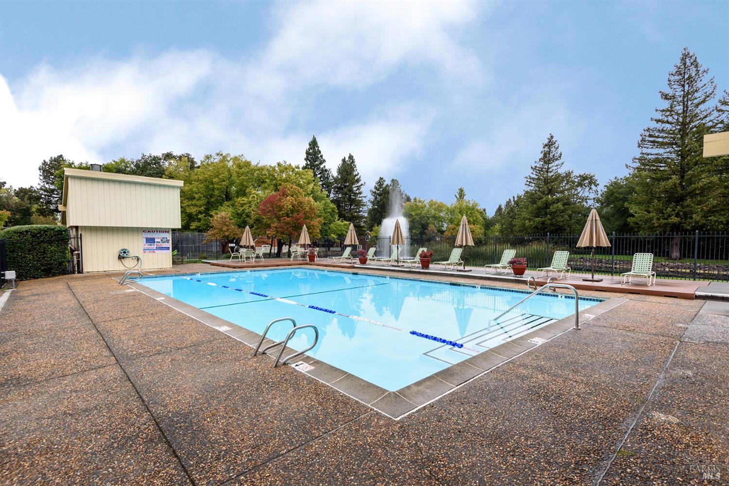 Detail Gallery Image 29 of 38 For 2647 Lago Oaks Dr, Santa Rosa,  CA 95405 - 4 Beds | 2/1 Baths