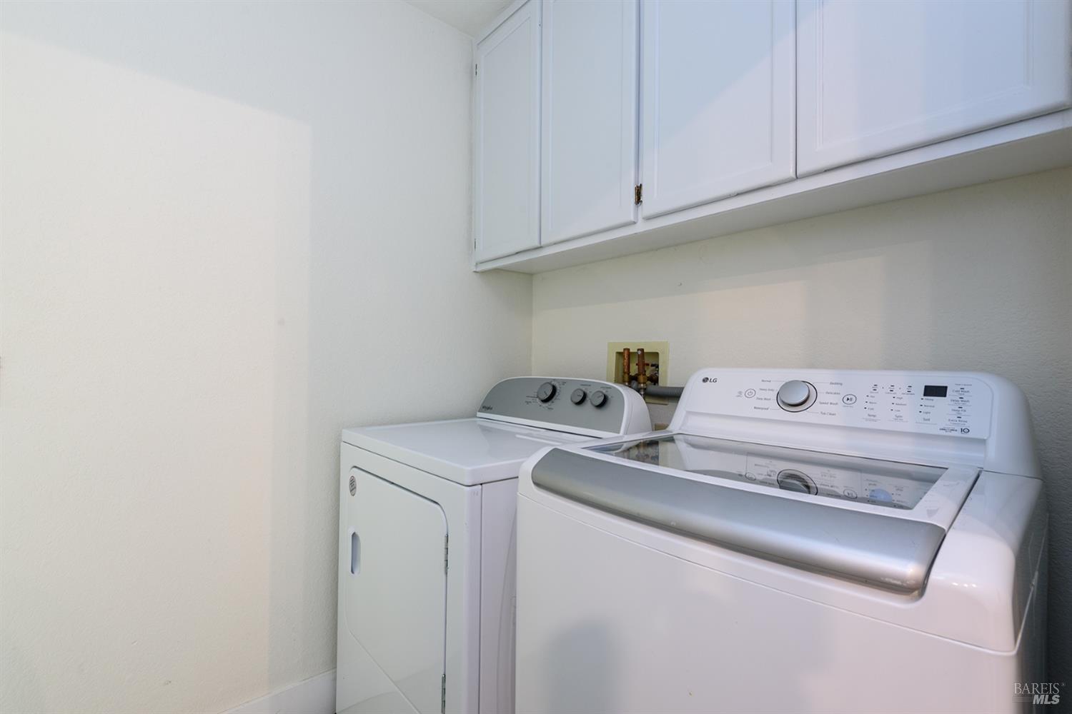 Detail Gallery Image 18 of 38 For 2647 Lago Oaks Dr, Santa Rosa,  CA 95405 - 4 Beds | 2/1 Baths