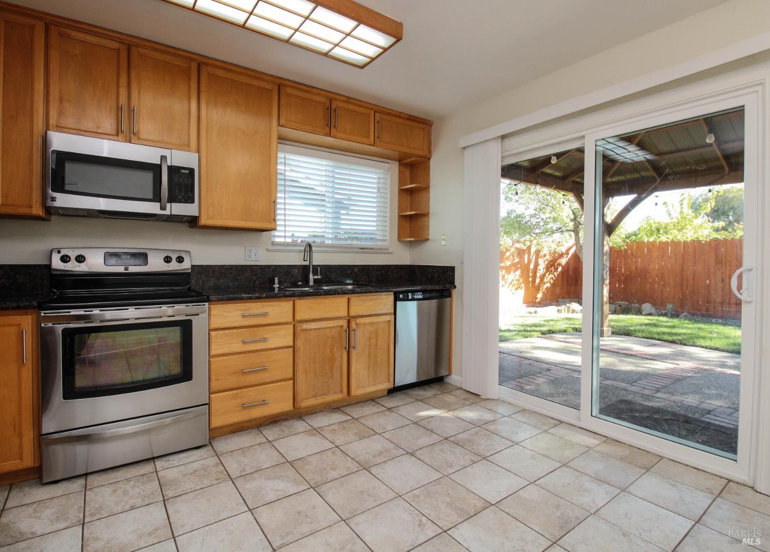 Detail Gallery Image 7 of 21 For 357 Colonial Cir, Vacaville,  CA 95687 - 2 Beds | 1 Baths