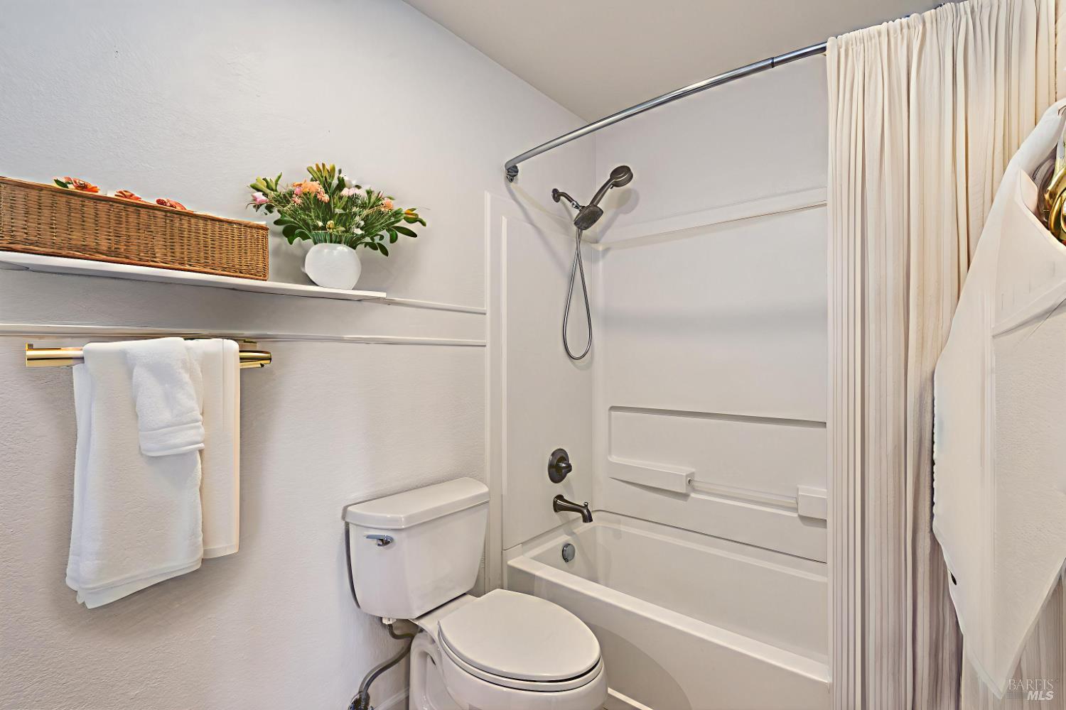 Detail Gallery Image 18 of 37 For 2158 Rivera Dr, Santa Rosa,  CA 95409 - 3 Beds | 2 Baths