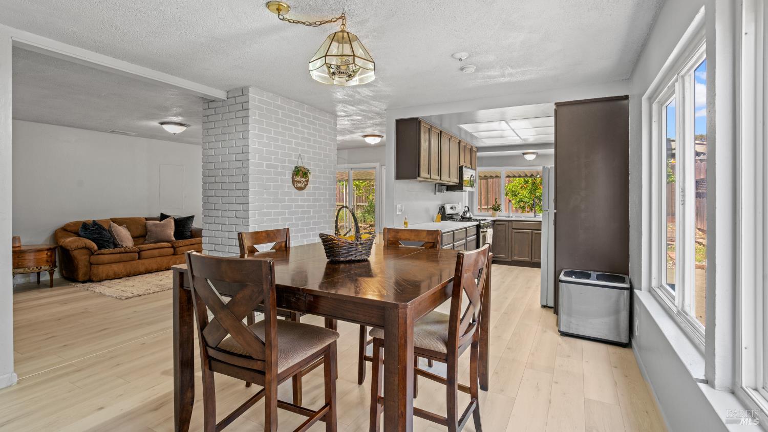 Detail Gallery Image 11 of 37 For 2571 Sunrise Dr, Fairfield,  CA 94533 - 4 Beds | 2 Baths