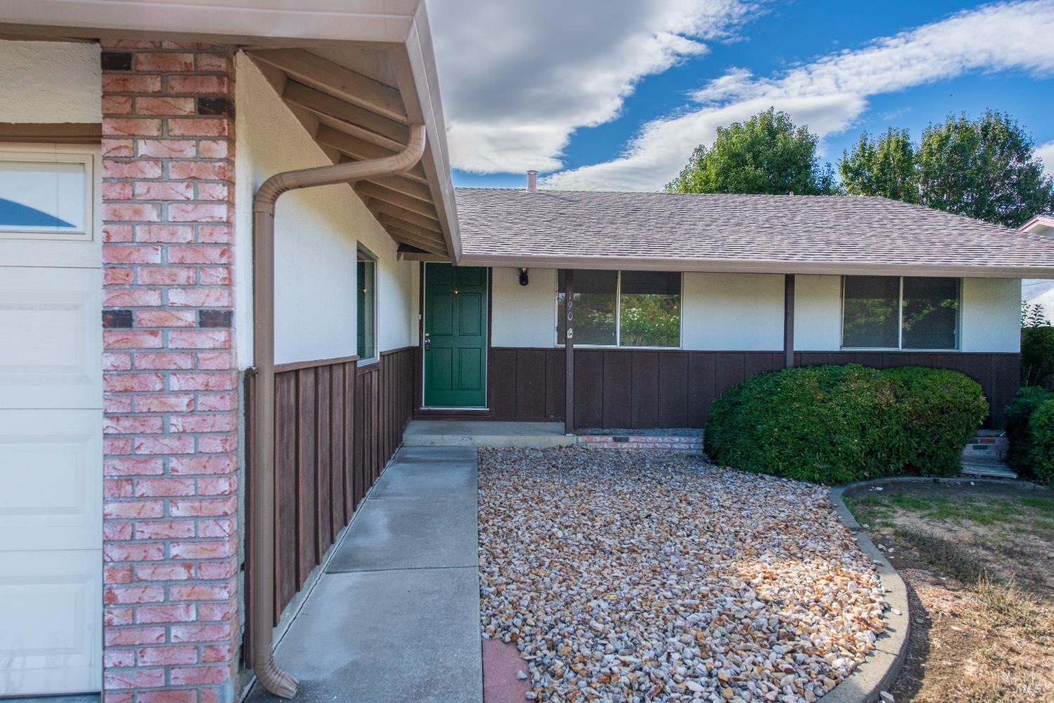 Detail Gallery Image 9 of 44 For 190 Fairview Dr, Vacaville,  CA 95687 - 4 Beds | 2 Baths