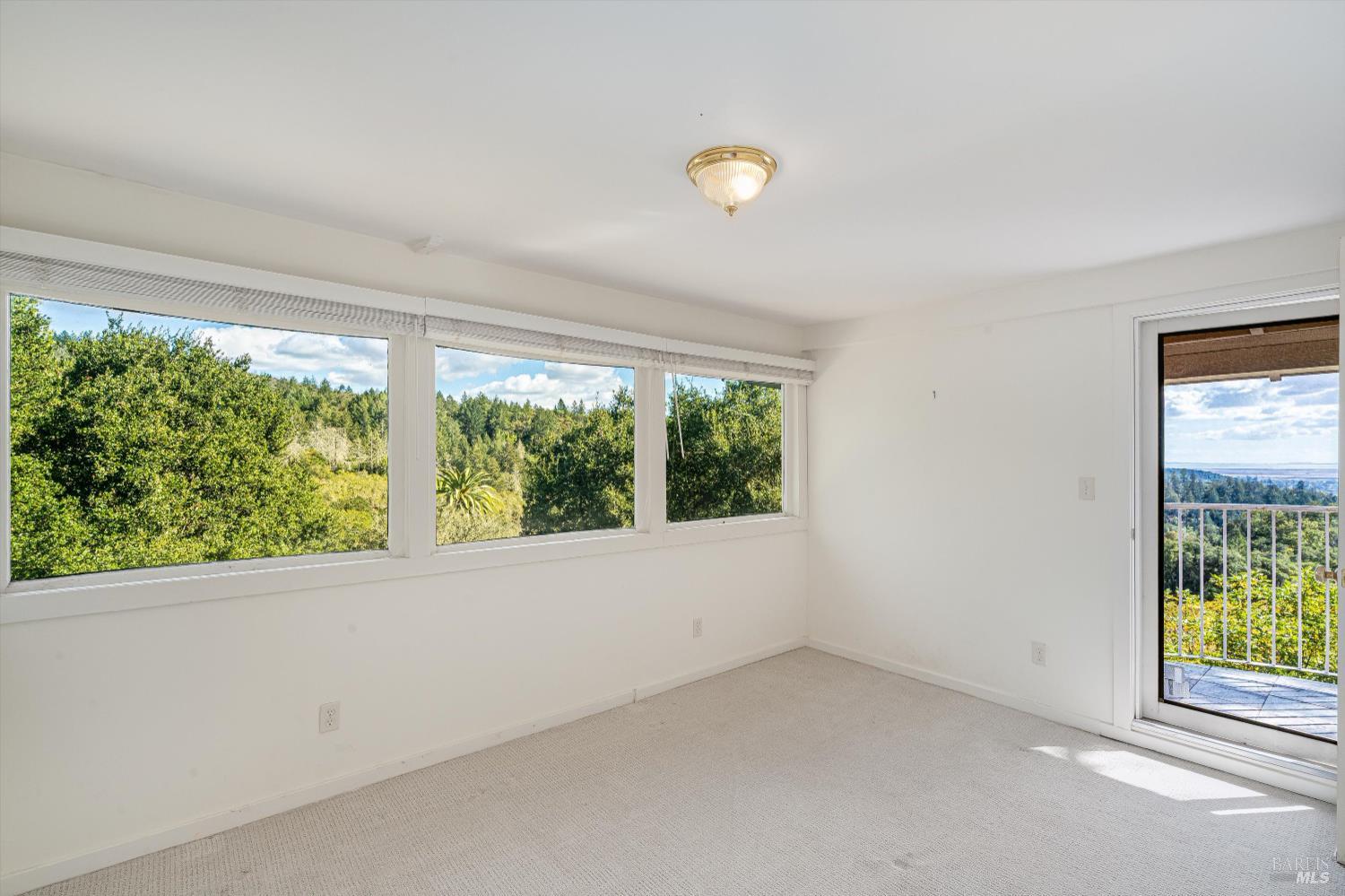 Detail Gallery Image 17 of 42 For 3200 Castle Rd, Sonoma,  CA 95476 - 6 Beds | 4 Baths