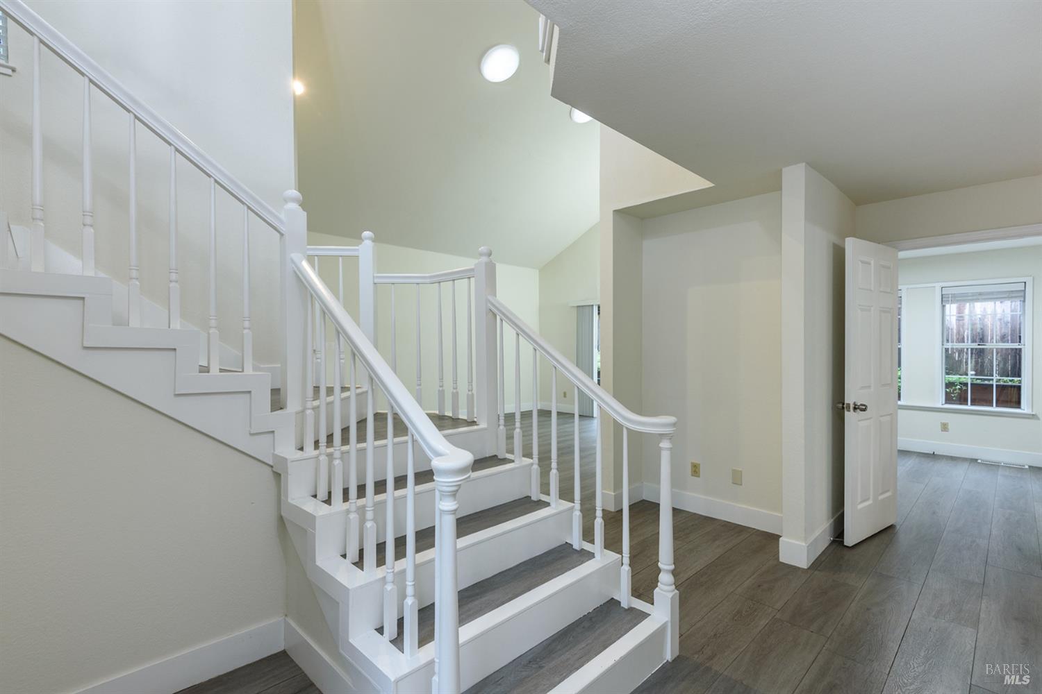 Detail Gallery Image 2 of 38 For 2647 Lago Oaks Dr, Santa Rosa,  CA 95405 - 4 Beds | 2/1 Baths