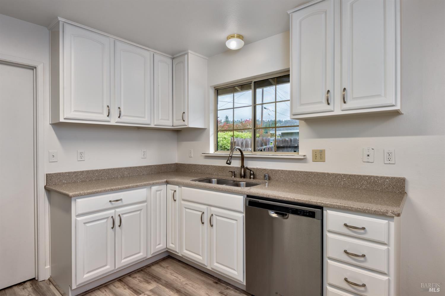 Detail Gallery Image 3 of 37 For 2158 Rivera Dr, Santa Rosa,  CA 95409 - 3 Beds | 2 Baths