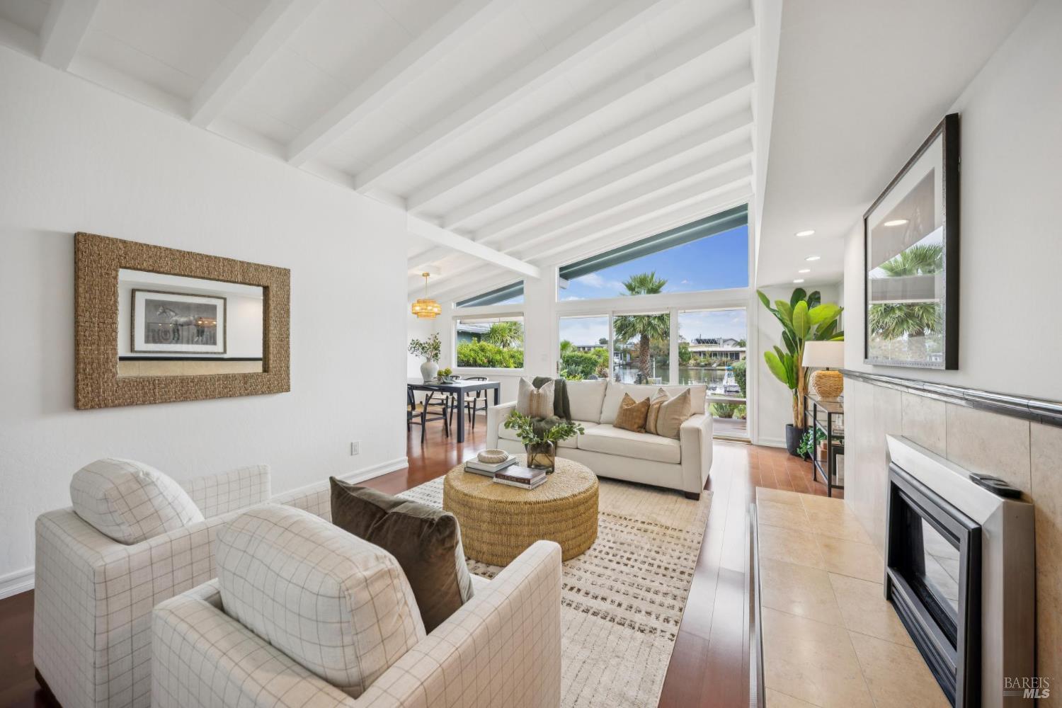 Detail Gallery Image 5 of 52 For 20 Porto Bello Dr, San Rafael,  CA 94901 - 2 Beds | 2 Baths