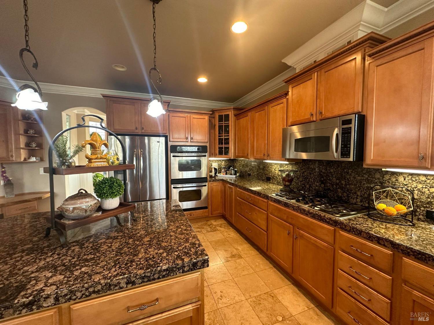 Detail Gallery Image 6 of 20 For 6260 Carmel Dr, Redding,  CA 96003 - 4 Beds | 2/1 Baths