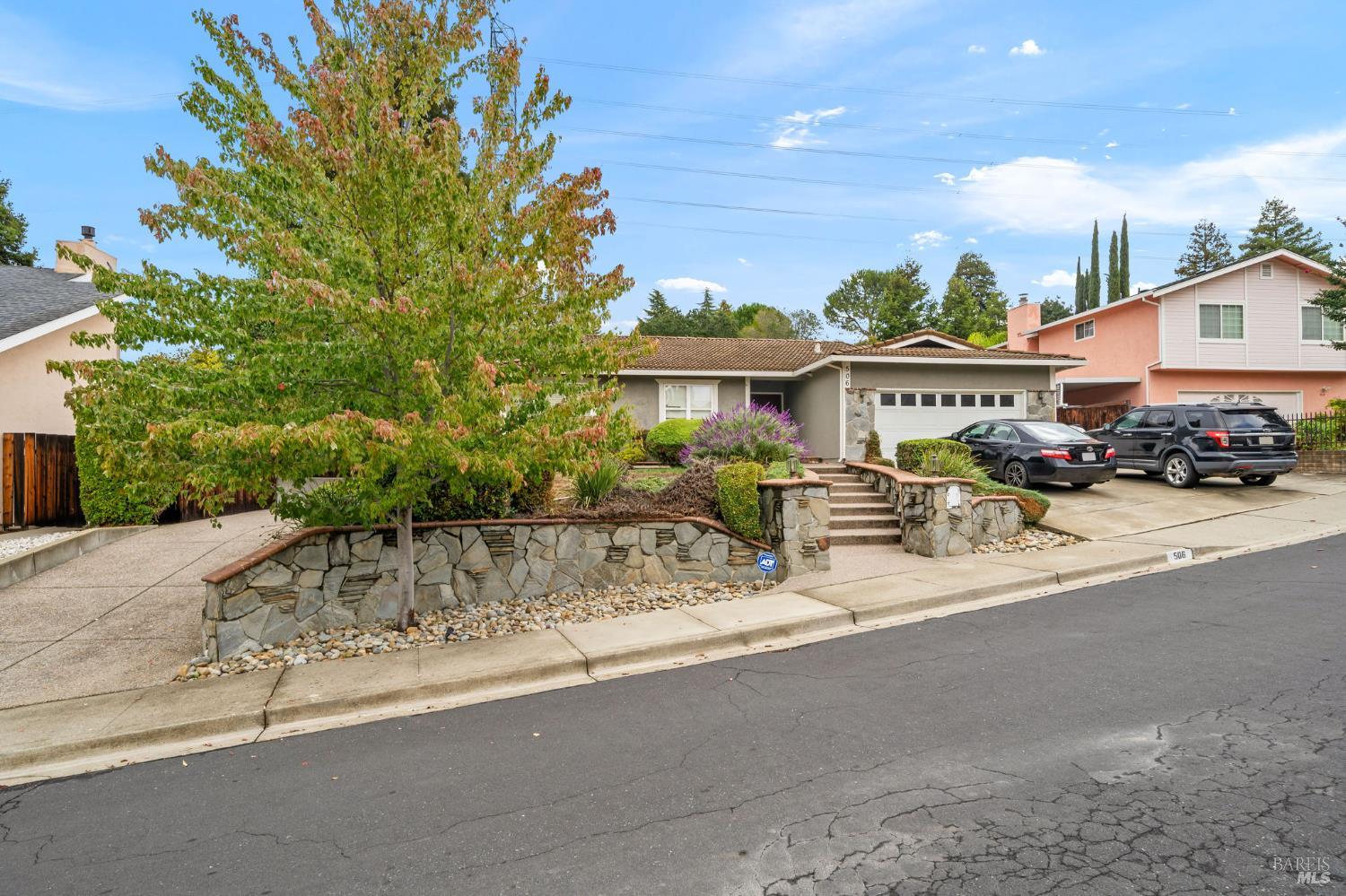 Detail Gallery Image 2 of 36 For 506 Midway Ct, Martinez,  CA 94553 - 3 Beds | 2 Baths