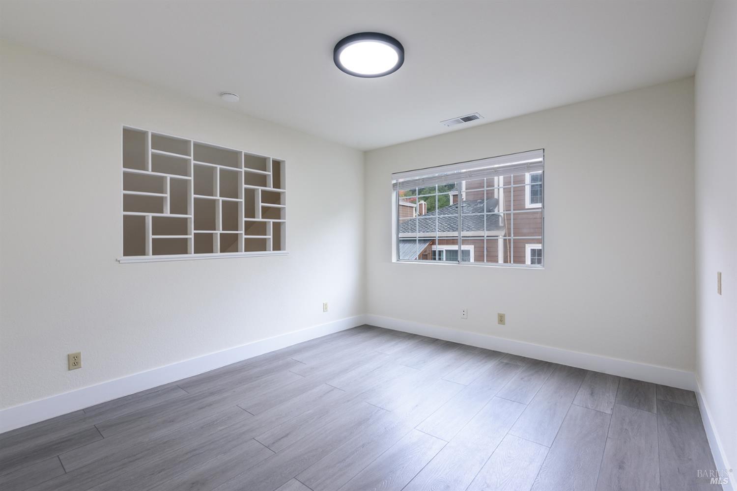 Detail Gallery Image 15 of 38 For 2647 Lago Oaks Dr, Santa Rosa,  CA 95405 - 4 Beds | 2/1 Baths