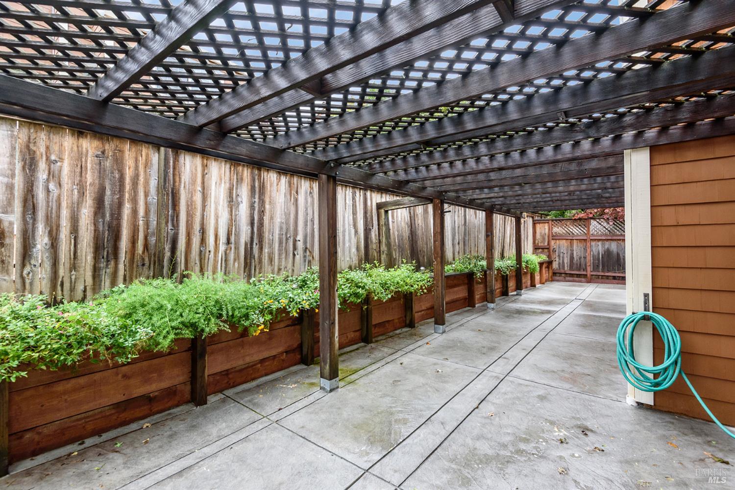 Detail Gallery Image 24 of 38 For 2647 Lago Oaks Dr, Santa Rosa,  CA 95405 - 4 Beds | 2/1 Baths