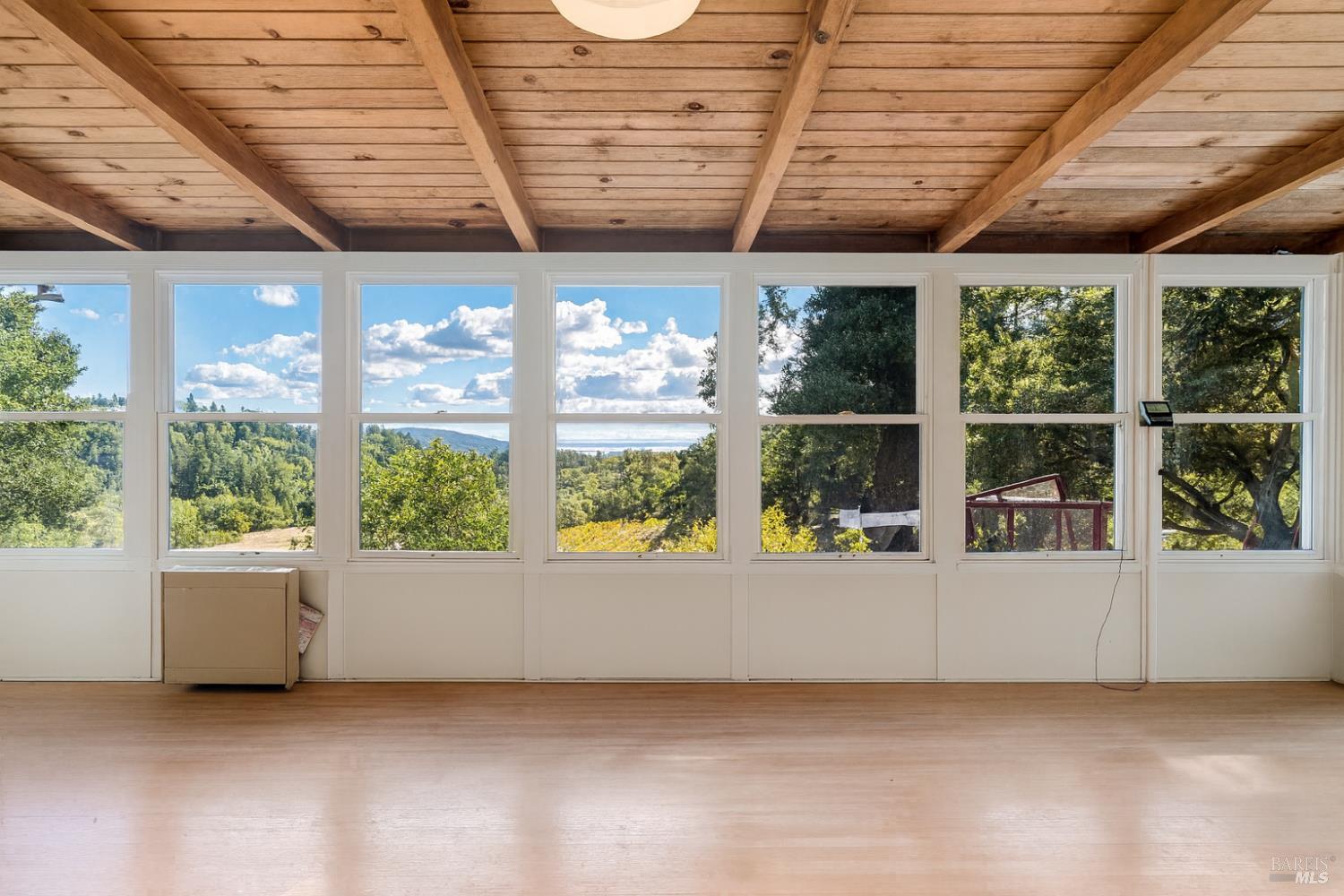 Detail Gallery Image 12 of 42 For 3200 Castle Rd, Sonoma,  CA 95476 - 6 Beds | 4 Baths