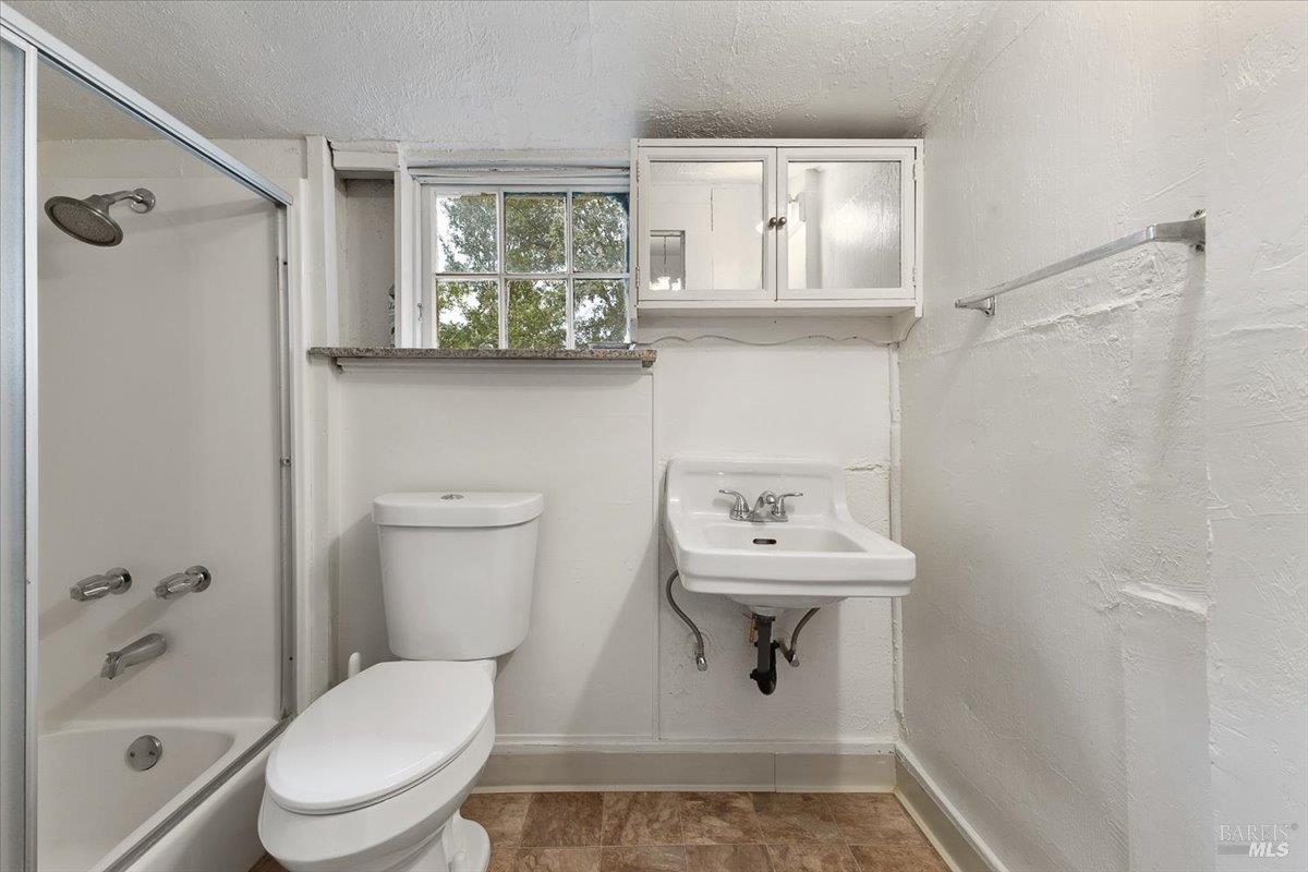 Detail Gallery Image 16 of 40 For 199 W Matheson St, Healdsburg,  CA 95448 - 3 Beds | 1 Baths