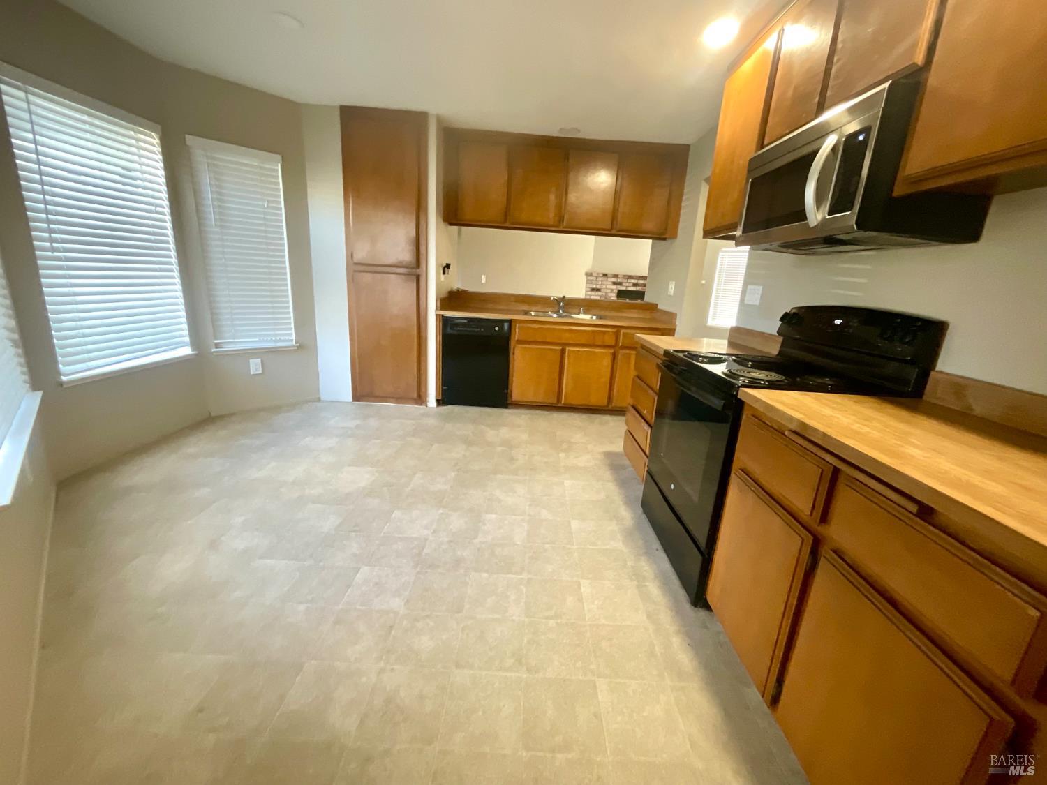 Detail Gallery Image 3 of 14 For 1454 Monitor Ave, Suisun City,  CA 94585 - 3 Beds | 2 Baths