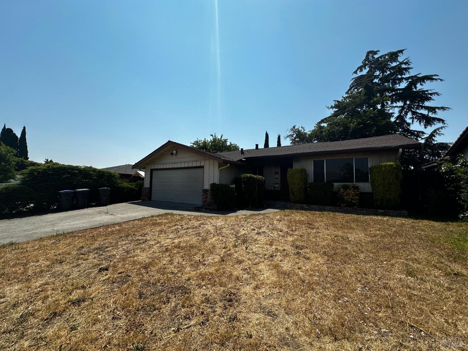 Detail Gallery Image 2 of 9 For 2051 Barbour Dr, Fairfield,  CA 94534 - 3 Beds | 2 Baths