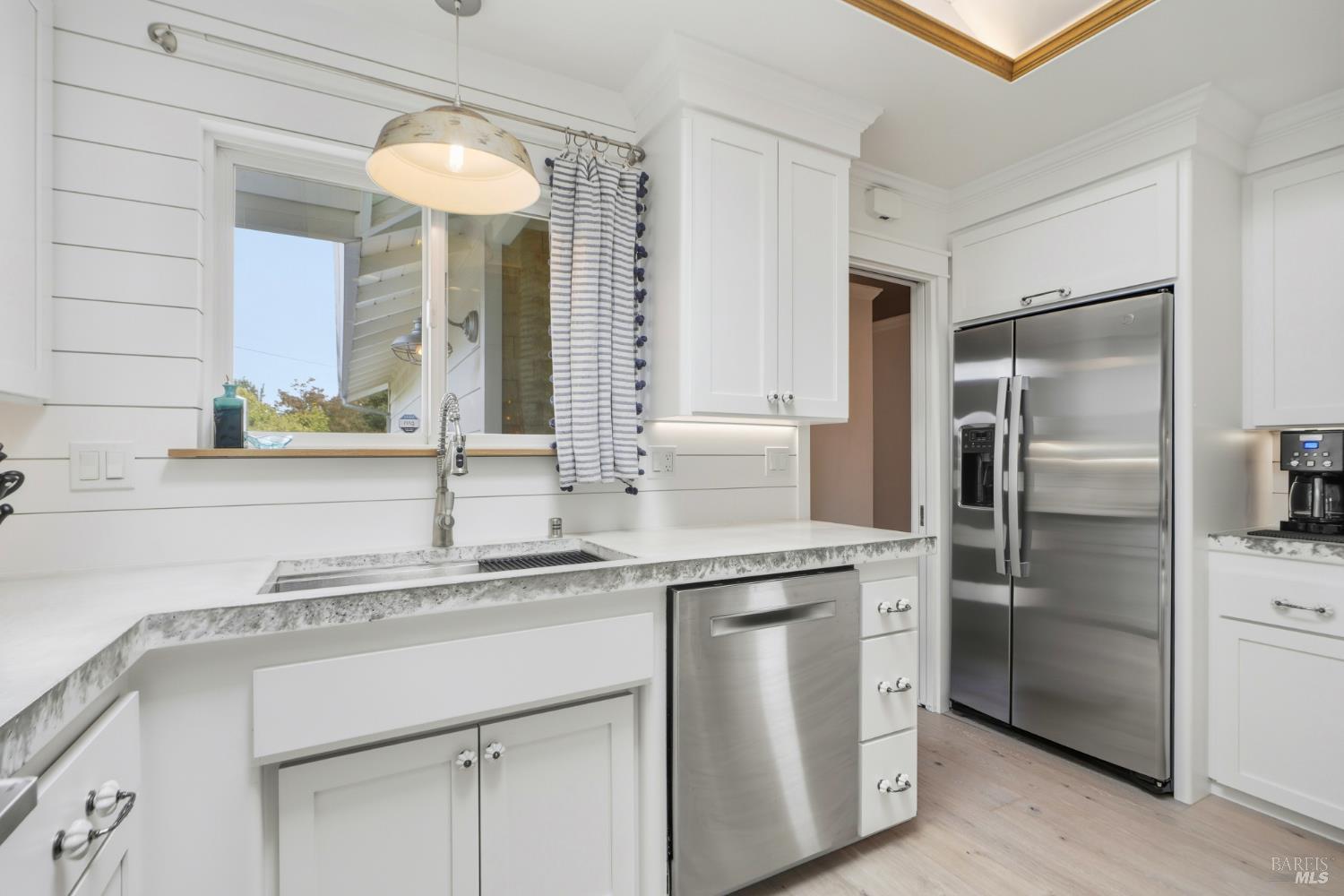 Detail Gallery Image 7 of 31 For 3378 Dartmouth Dr, Santa Rosa,  CA 95405 - 3 Beds | 2 Baths